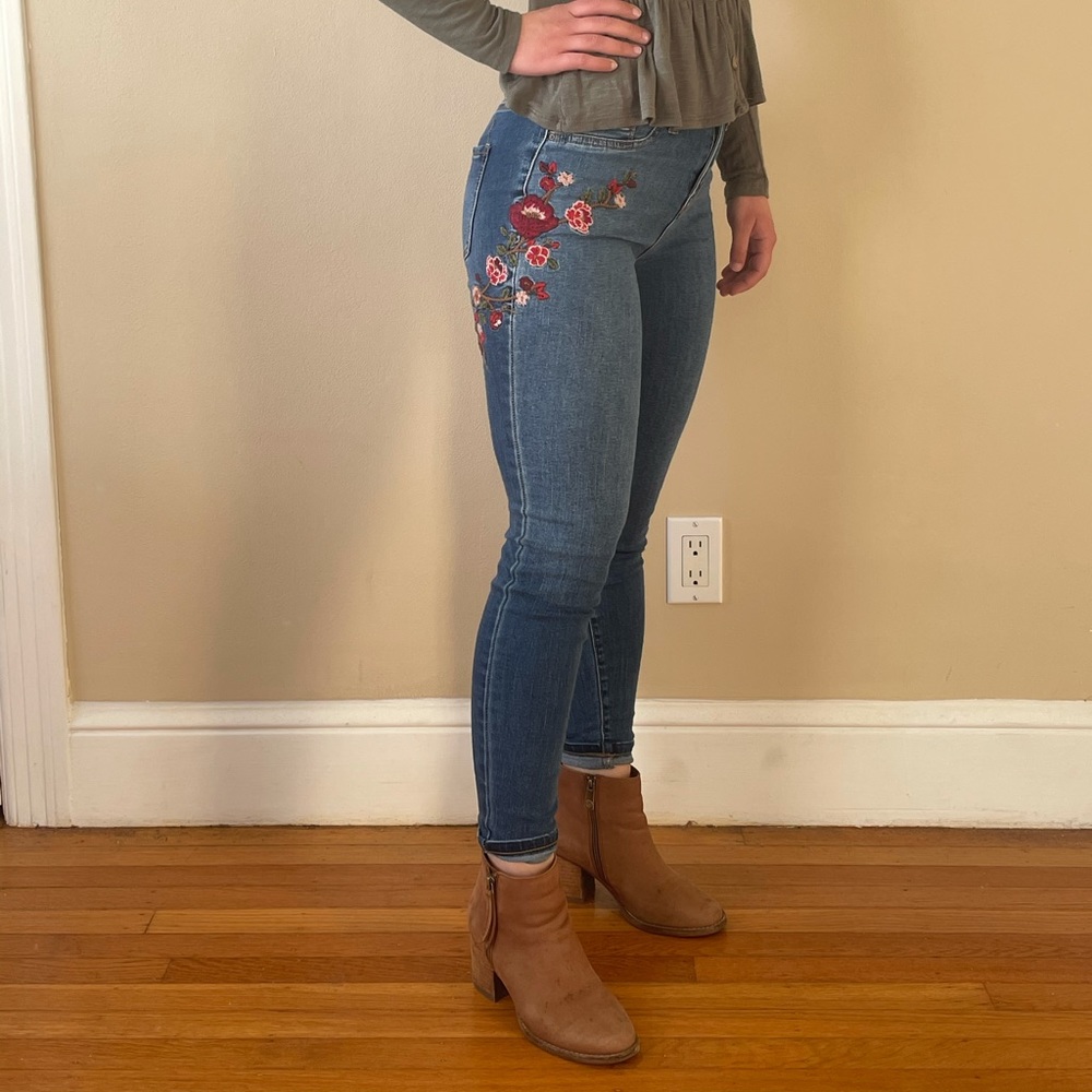 Floral Embroidered Jeans - Picture 5 of 5